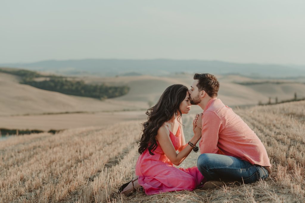 ENGAGEMENT PHOTOGRAPHER TUSCANY