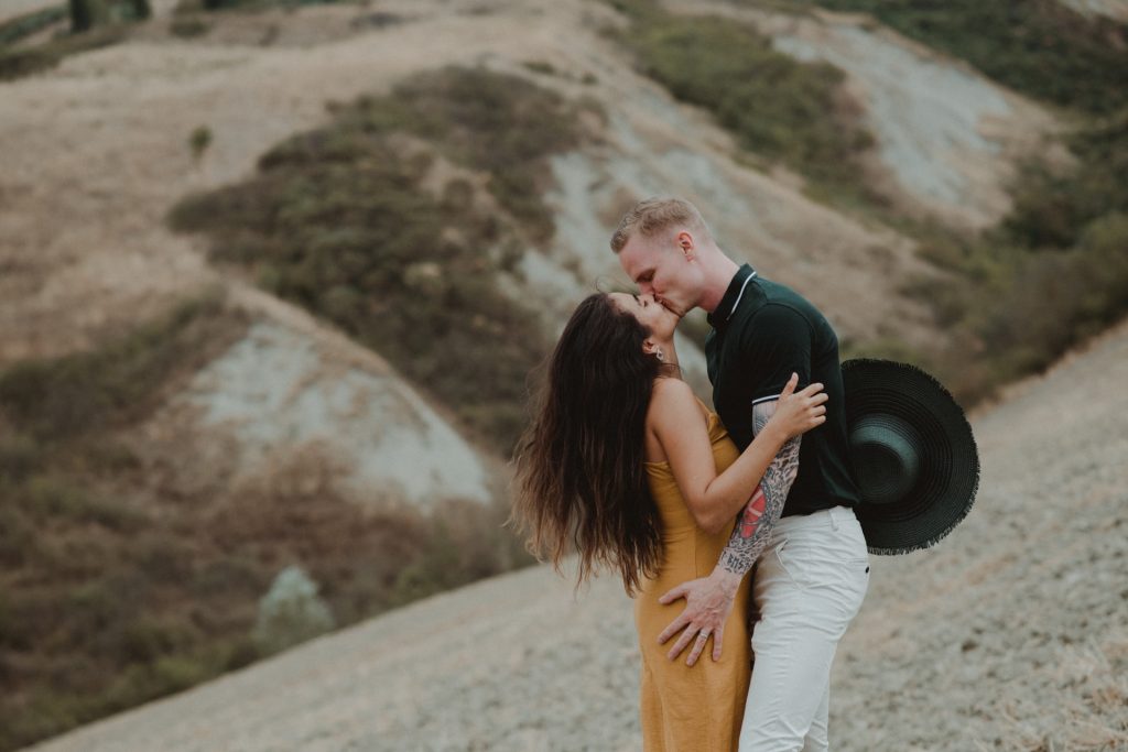 ENGAGEMENT PHOTOGRAPHER TUSCANY