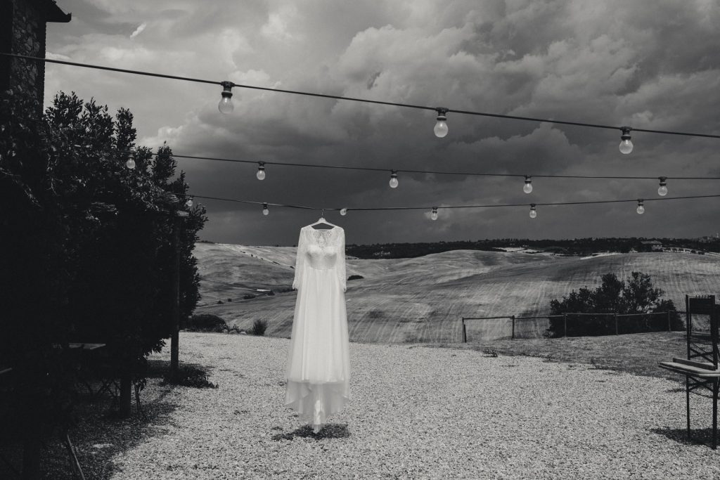 wedding and elopement photographer in tuscany