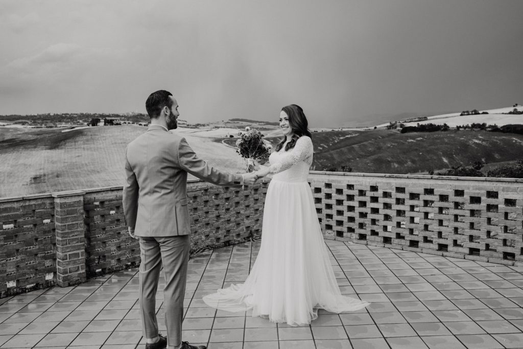 wedding and elopement photographer in tuscany