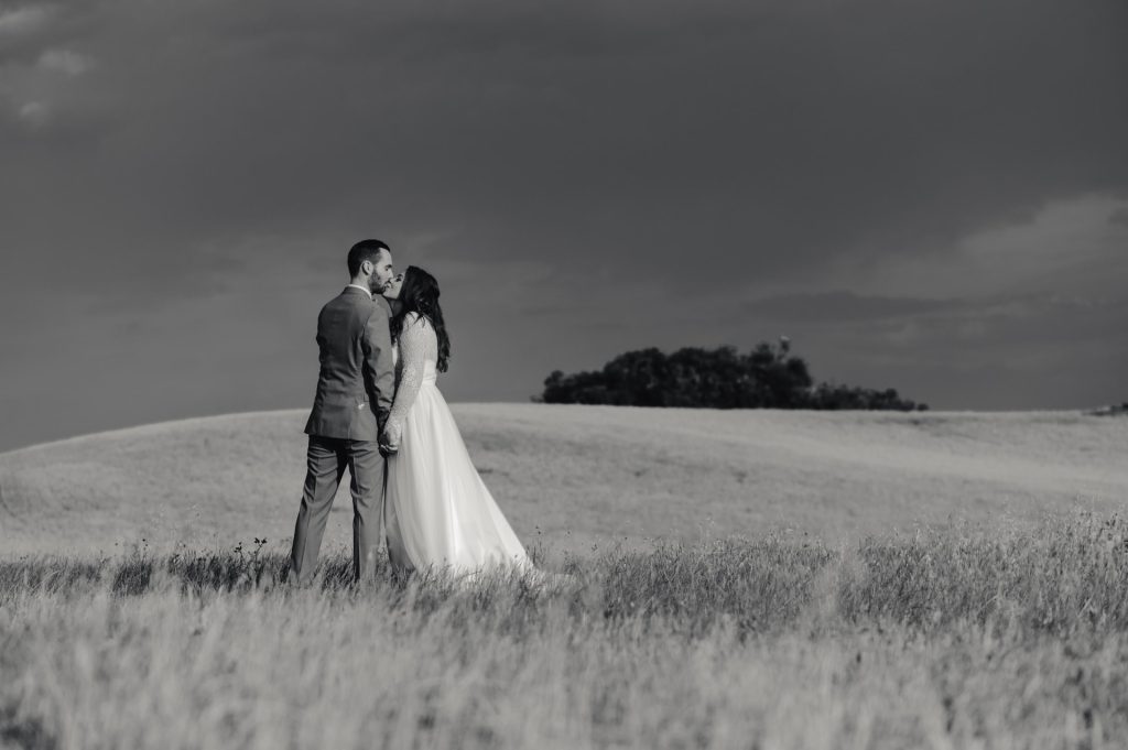 wedding and elopement photographer in tuscany