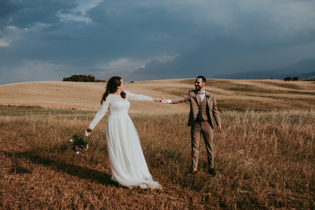 wedding and elopement photographer in tuscany