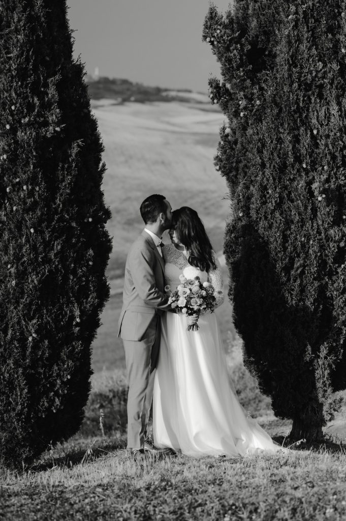 wedding and elopement photographer in tuscany