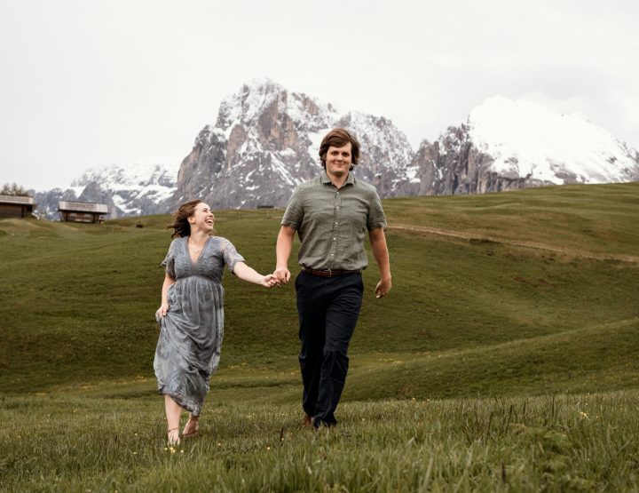 Couple shooting Dolomites, Alpe di Siusi